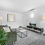 Stunning 1-Bed Ground Floor Unit With Front Yard