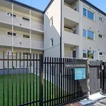 Stunning 1-Bed Ground Floor Unit With Front Yard
