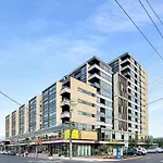 Trendy Inner-City Living Brunswick Apt For Two