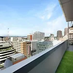 Panoramic View Cbd 1 Bed Apt +Office