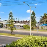Amazing Beachfront & City Views 2 Bed 2 Bathroom