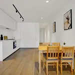 Central 15Th Floor Apt Near Flagstaff & Qv Market