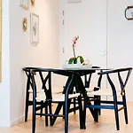 1 Bed Apt With Incredible View - Melbourne Square
