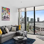 A Stylish 2Br Apt With Free Parking