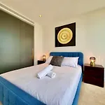 Sky High 3 Beds Apartment