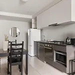 A Chic & Comfy 2Br Apt On Collins With City Views