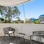 Light Filled Apartment By Albert Park & Lake