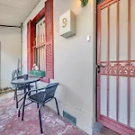 Melbourne Guest House With Parking And Courtyard