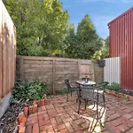 Melbourne Guest House With Parking And Courtyard