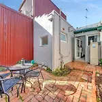 Melbourne Guest House With Parking And Courtyard