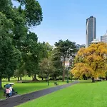 Breathtaking View - 2Br Apt In Melbourne Cbd W Gym
