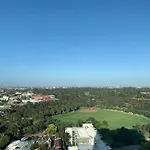 City-Edge Apartment With Free Parking