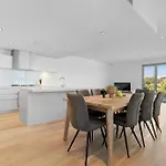 Richmond On The River, Sleeps 6