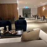 Wsp 2Br +Balcony/Free Parking /Heated Pool/Sauna/Gym