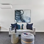 Stylish Studio With Great Amenities Near Beachside