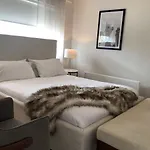 1 Bedroom Art Deco Apt With Study