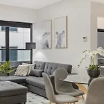 Executive Unit With Pool And Gym Near Riverfront