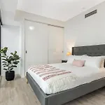 Executive Unit With Pool And Gym Near Riverfront