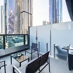 Latrobe St Gem 2-Bedroom Apartment With Huge Deck & Car Park