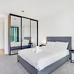 2 Bedrooms Apartments In The Kew Centre