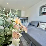 Modern 1Br West Melbourne Gateway