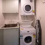Large Bright 4 Bdrm Southbank Apt