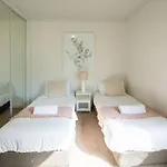 Large Bright 4 Bdrm Southbank Apt