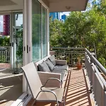 Large Bright 4 Bdrm Southbank Apt
