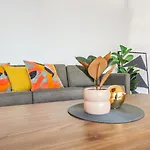 Spacious Living And Grand Views In Southbank