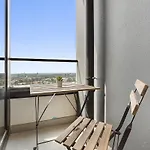 Sunshine Cbd Apt With Stunning Views Plus Pool