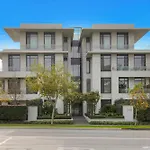 Deluxe 2-Bed Toorak Apartment With Alfresco Dining