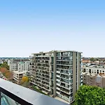 Bright Apartment With City Views In Trendy Locale