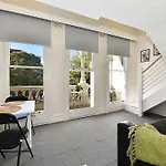 53Cr5 - New Loft Style Apt Nxt 2 Rmit! Sofa Bed, Ac, Balcony!