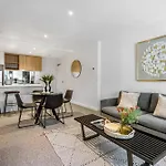 Modern Southbank 2-Bed Apartment With Gym & Pool