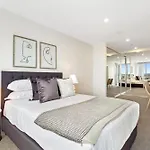 Stylish 1-Bed Apartment With Balcony, Sauna & Gym