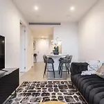 Ritzy Apartment In Iconic Australia 108 With Views