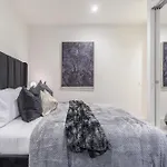 Ritzy Apartment In Iconic Australia 108 With Views