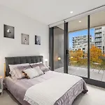 2Bed Free Park Toorak Station