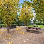 2Bed Free Park Toorak Station