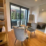 Modern 1 Bedroom Apartment In Brunswick East Near Cbd