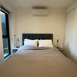 Modern 1 Bedroom Apartment In Brunswick East Near Cbd
