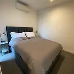 Modern 1 Bedroom Apartment In Brunswick East Near Cbd