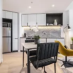 West Side Explore Downtown Melb In Chic Condo