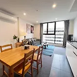 Spacious Family Home On Bourke City Centre