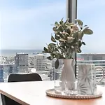 Callie-2B2B-Freewifi-Stunningview-Next To Skybus