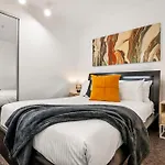 Rooftop Pool 2Br Apartment At Marvel Stadium With Free Parking