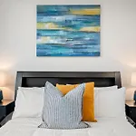 Rooftop Pool 2Br Apartment At Marvel Stadium With Free Parking