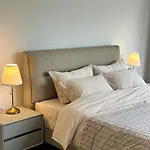 6 Bedrooms House In Kew