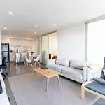 Wonderful Port Melbourne 2 Bedroom - Sleeps 4