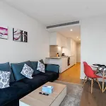 Cozy-Brilliant Natural Light Near Crown &City 1B1B